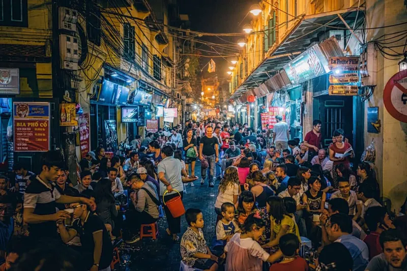 Phố bia hơi Tạ Hiện