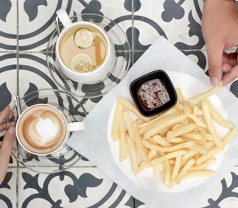 C&agrave; ph&ecirc; view ho&agrave;ng h&ocirc;n Hồ T&acirc;y 